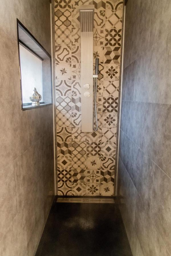 Aux 3 Nuances Suites Privatives & Spa 칼라이스 외부 사진